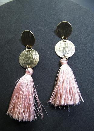 Серьги гвоздики с розовыми вискозными кисточками