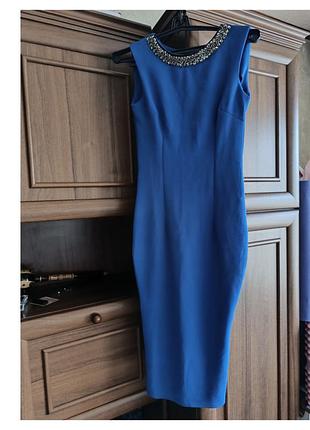 Синее платье ниже колена