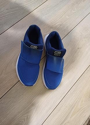 Кроссовки новые,35 размер 22см