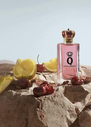 Цитрусово-фруктовий аромат з вишнею у стилі q by d & g .