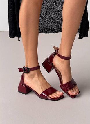 Изысканные босоножки
цвет: бордовый, натуральная лакированная кожа