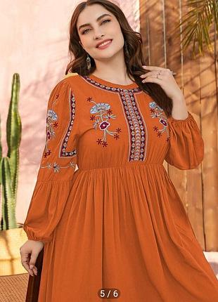 Сукня з вишивкою в стилі бохо