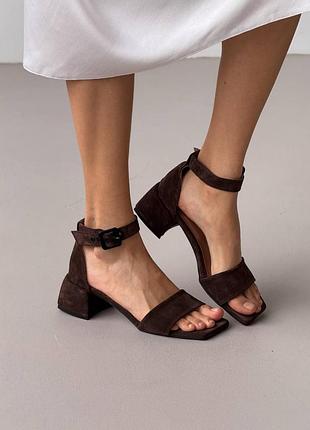 Изысканные босоножки
цвет: коричневый | шоколад, натуральная замша