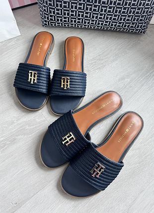 Шльопанці tommy hilfiger шльопки на літо синього кольору томі хілфігер