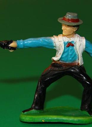 100-105 ковбой з револьвером 60мм simba фрн пвх-резина фрг