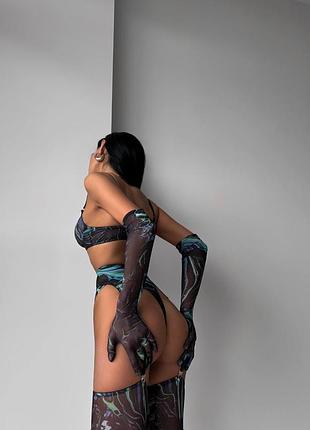 Еротичний комплект у космічний принт з рукавичками поясом панчохами