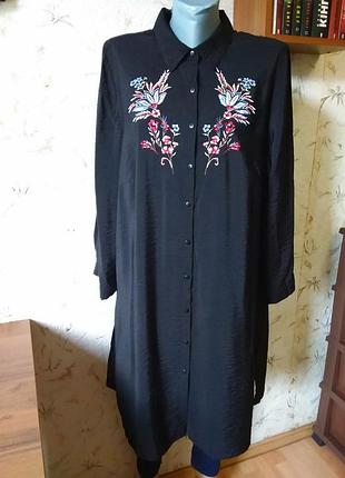 Удлиненная женская рубашка с вышивкой