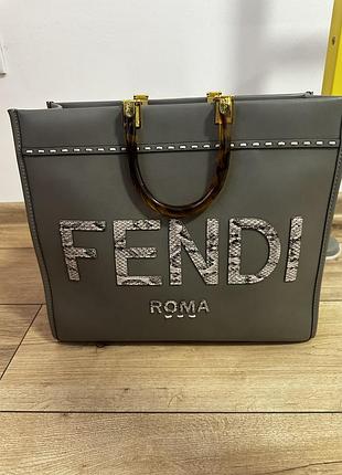 Продаю гарну сумочку fendi