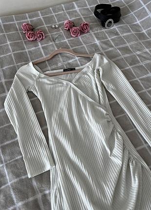 Коротка біла сукня