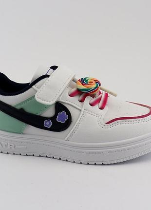 Кроссовки для девочки