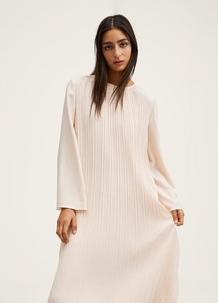 Нарядное вечернее платье плиссе в пудровом цвете