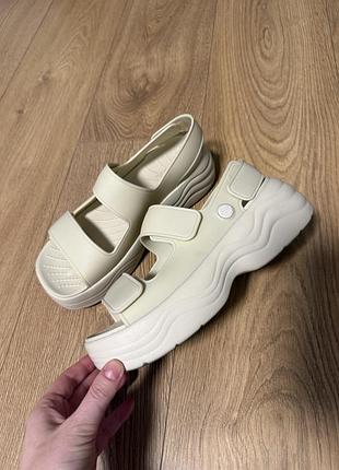 Сандалі/босоніжки crocs, розмір w6 (37 р)