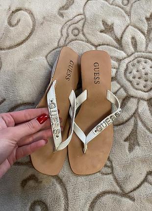 Босоніжки guess на танкетці