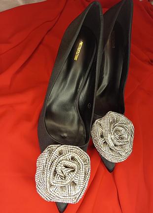 Брендовые туфли от pretty little thing