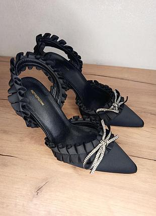 Вишукані босоніжки від бренду perfect little thing