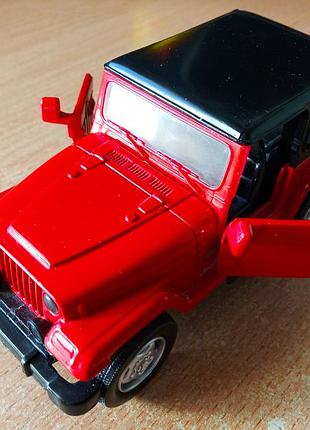 Моделька машини jeep wrangler, металл, цвет красный, масштаб 1:32