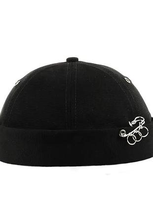 Кепка докер без козырька с кольцами и булавой черный