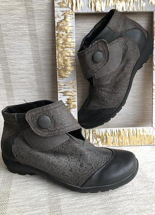 Черевики, мокасини