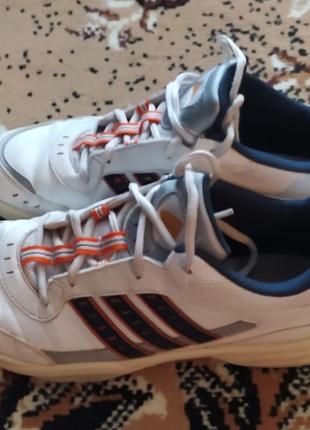 Кроссовки женские