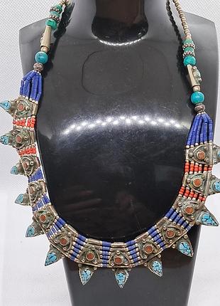 Бусы с натуральными камнями в этностиле