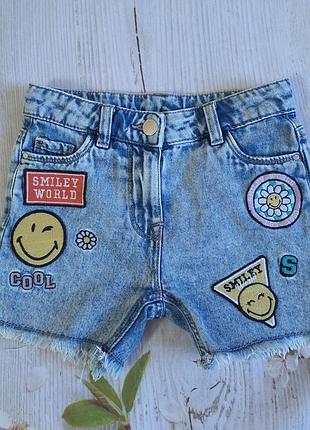 Джинсовые шорты для девочки next указано 5 лет.