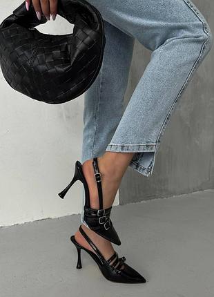 Трендові мом джинси з асиметричним низом