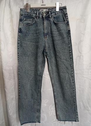 Актуальні джинси класного кольору