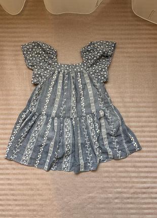 Платье с вышивкой