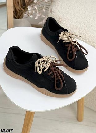 Трендові жіночі кросівки