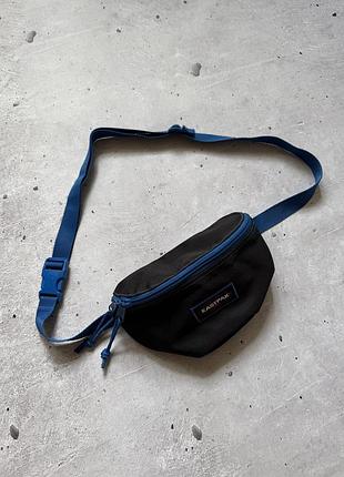 Бананка eastpak унісекс чорна