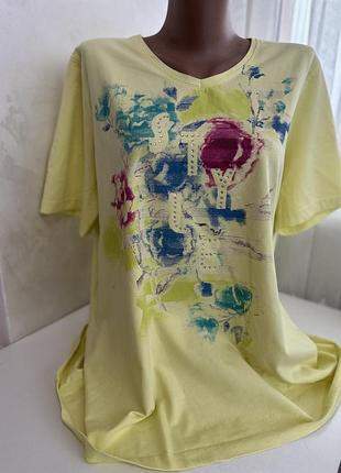 Яскрава футболка xl з квітковим принтом