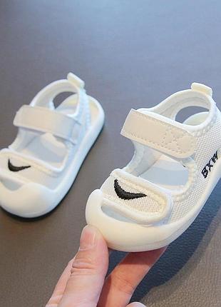 Дитячі босоніжки