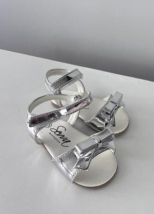 Сандалі на немовля