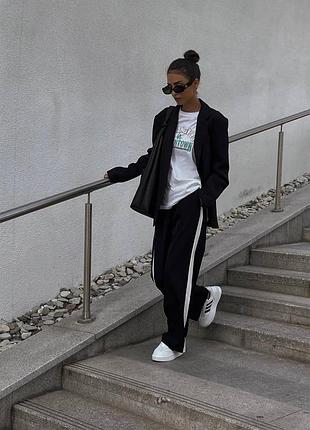 Штани з лампасами