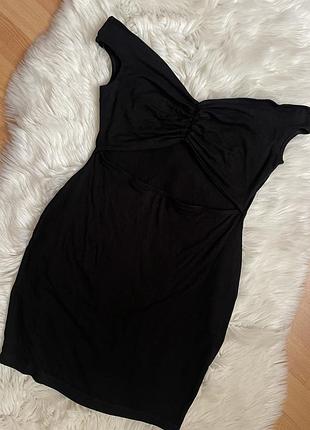 Вечернее платье с разрезом под грудью