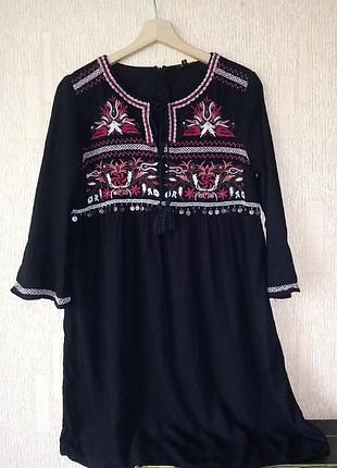 Вышитая блуза-платье в стиле бохо