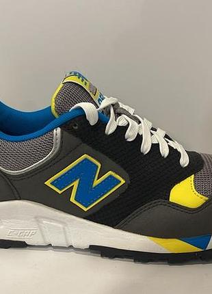 New balance кросівки
