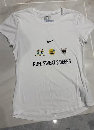 Жіноча футболка