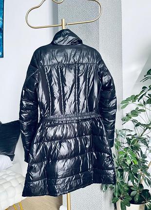 Гарна куртка guess з нової колекції