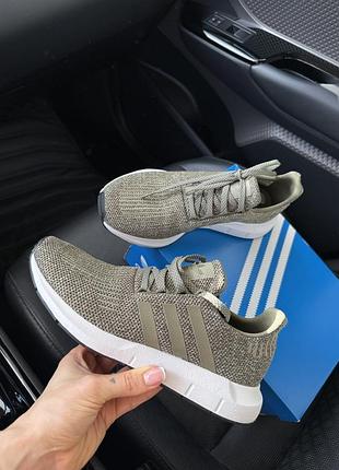 Кросівки adidas