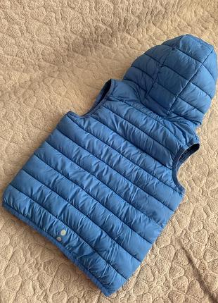 Жилетка для хлопчика , стан нової, носили два рази , стала мала , дуже гарної якості !