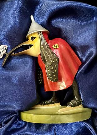 Фігурка птаха на ковзанах з картини ієроніма босха