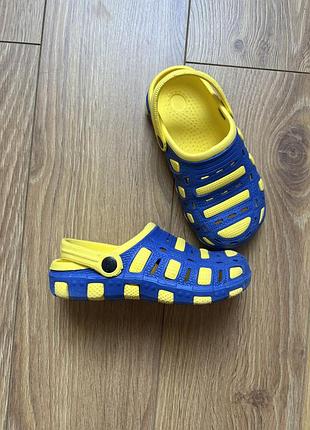 Продам резинові шльопанці