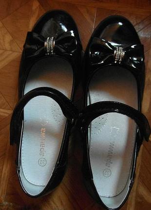 Лакові туфельки на дівчинку