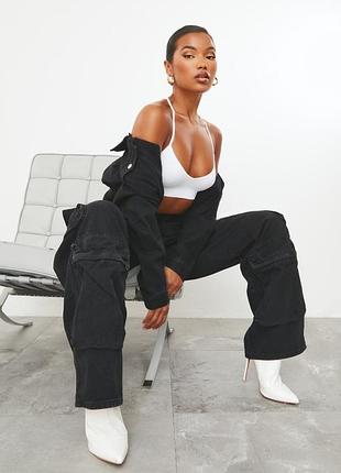 Широкие джинсы с карманами карго