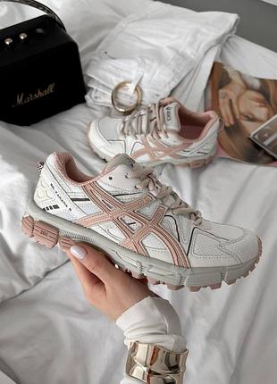 Кросівки жіночі