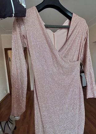 Невероятное платье золотого цвета блестящего