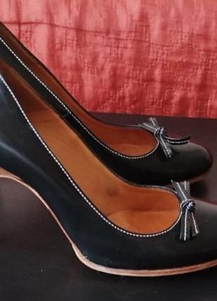 Чорні шкіряні туфлі на шпильці, р. 37