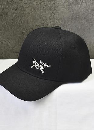 Нова чорна кепка з вишитим лого arcteryx