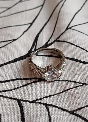 Каблочка с кристаллами